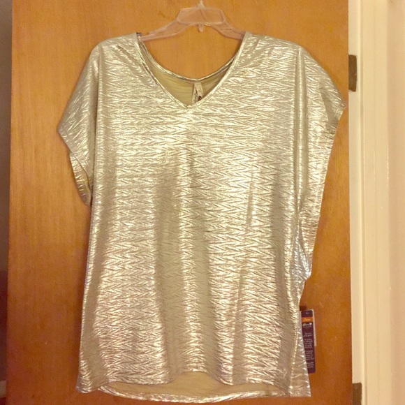 Seven7 Tops - Silver shimmering top!