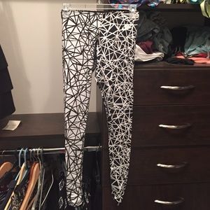 Black and white patterned Nike leggings.