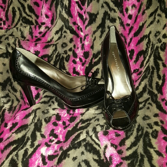 Peep toe pump