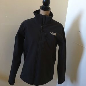 North face jacket in near new condition, black.