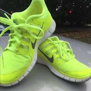 5.0 Nike Free Runs