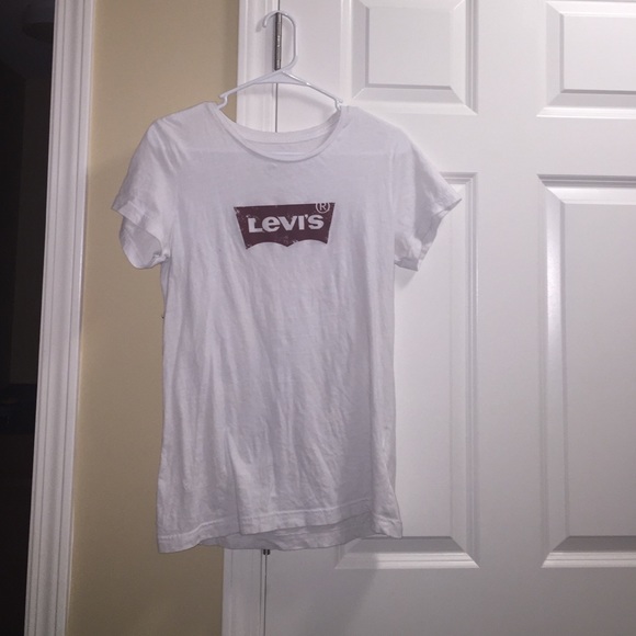 🎉SOLD🎉 White Levi's Graphic Tee
