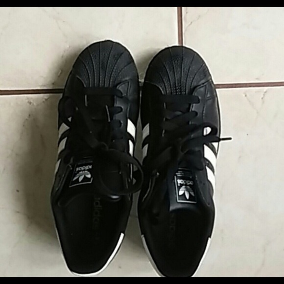 Adidas superstars // great condition