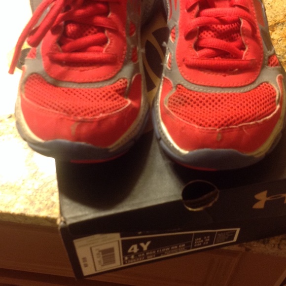 Boys red shoes - Picture 2 of 3