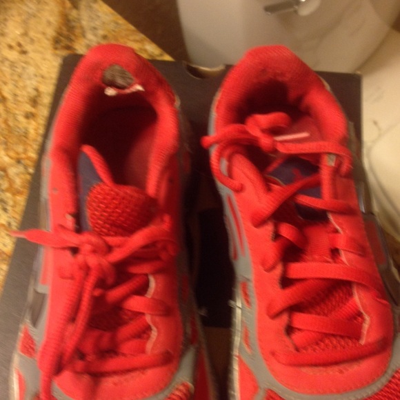 Boys red shoes - Picture 3 of 3