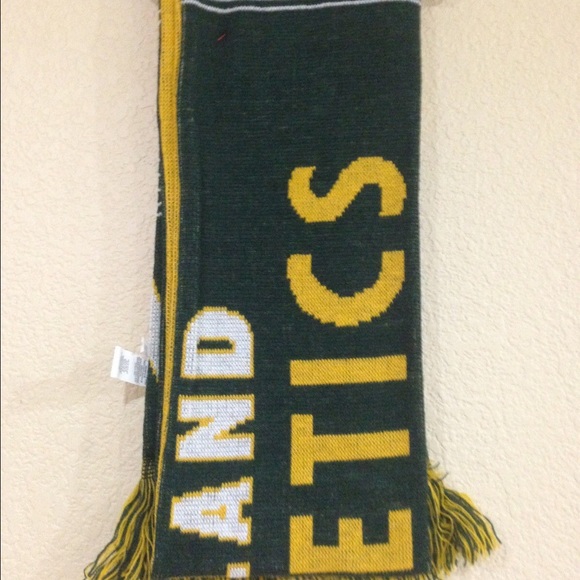 Oakland Athletics Stripe Knitted Winter Scarf - Picture 4 of 4