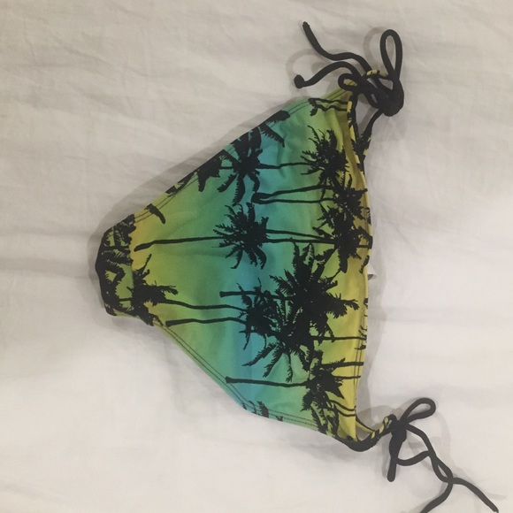 String Bikini Bottom - Picture 2 of 3