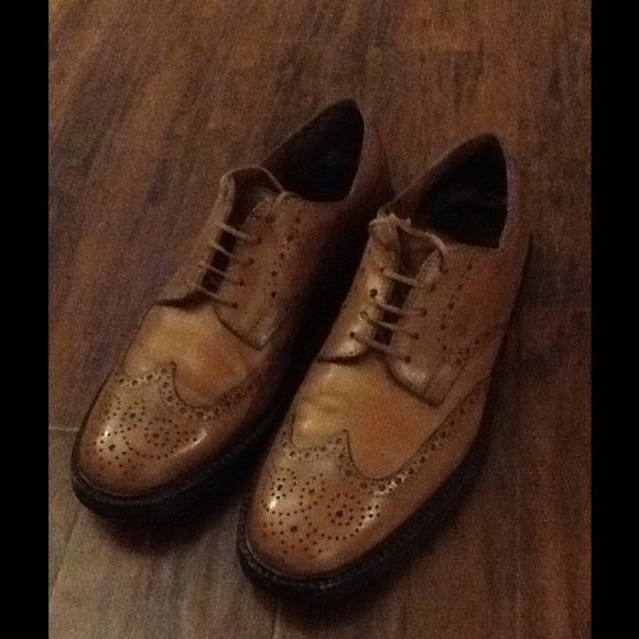 Men's wingtip shoes