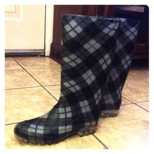 Super cute Plaid Rain/Rubber Boots!! ☔️