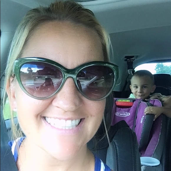 Meet your Posher, Breena - Picture 3 of 10