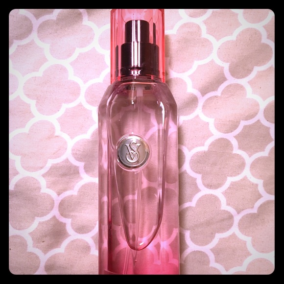 VS bombshell body spray