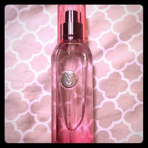 VS bombshell body spray