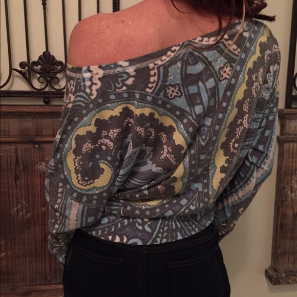 Off the shoulder top - Picture 3 of 3