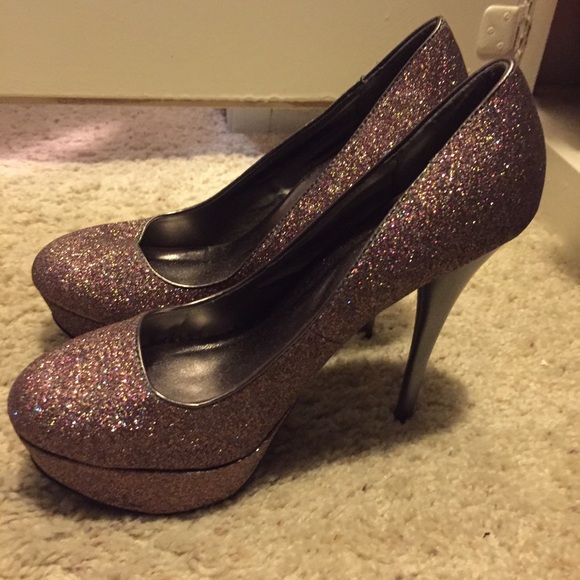 Multi colored glitter pumps