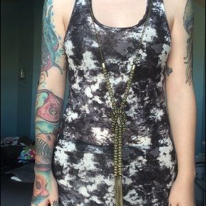 Wet Seal tank with necklace