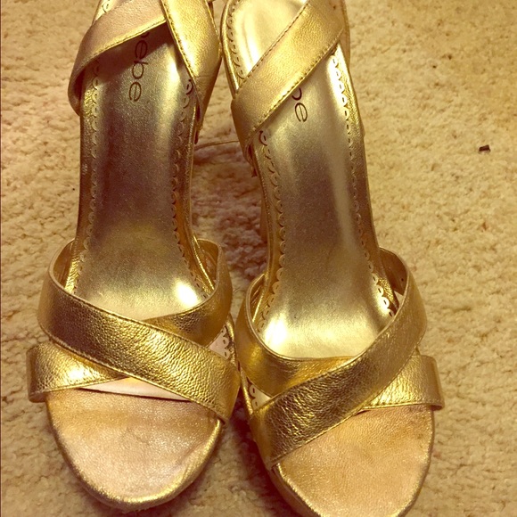 Gold heel sandal with wooden platform