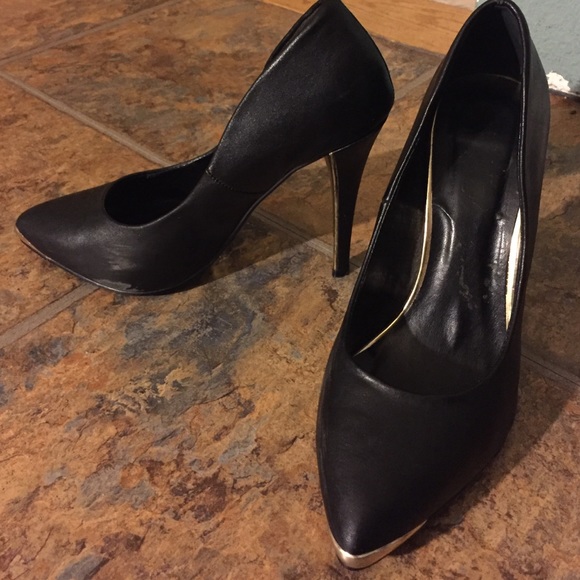 LAST CHANCE DONATING BLACK PUMP