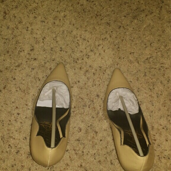 A pair of shoe