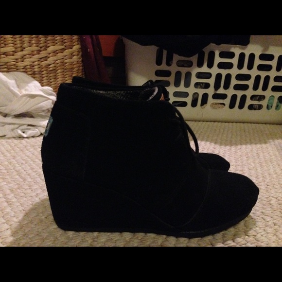 TOMS wedges