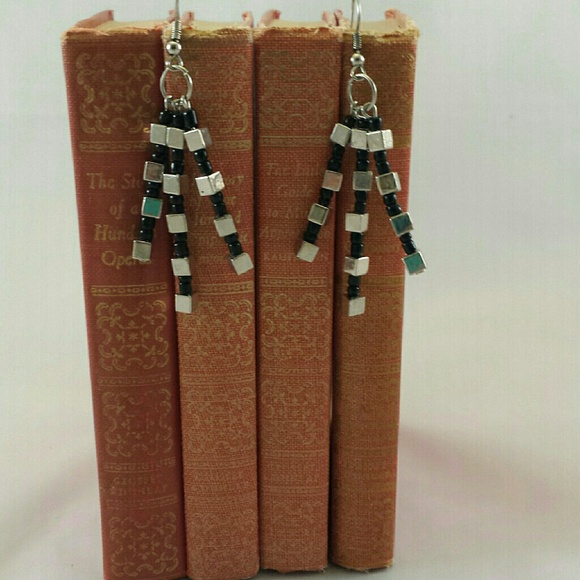 📗GWaC Java Dangle Bead Earrings - Black - Picture 1 of 3