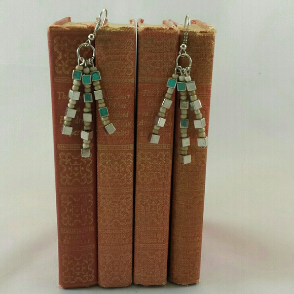 📗GWaC Java Dangle Bead Earrings - Cream - Picture 1 of 3