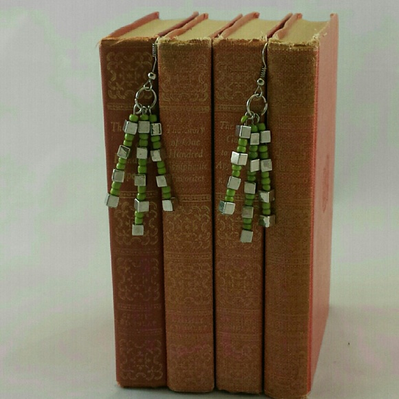 📗GWaC Java Dangle Bead Earrings - Lime - Picture 1 of 3