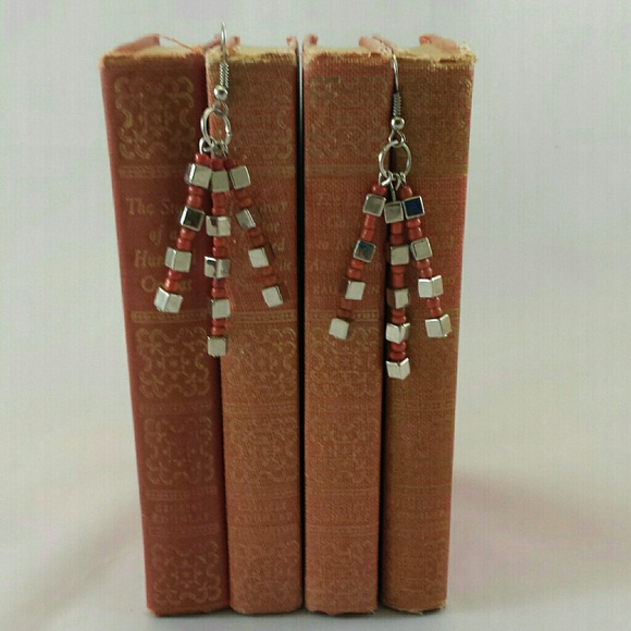 📗GWaC Java Dangle Bead Earrings - Red - Picture 1 of 3