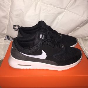 Nike Womens Black and White Air Max's