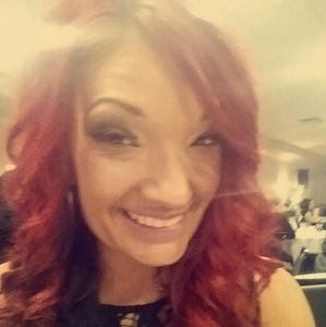 Meet your Posher, Lorie