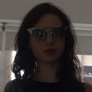 Meet your Posher, Mia