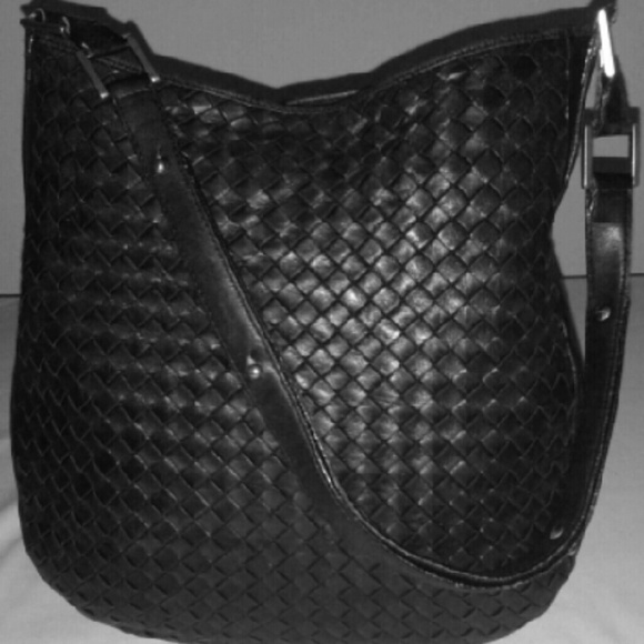 Bottega Veneta Handbags - Bottega Veneta Black Leather Shoulder Handbag