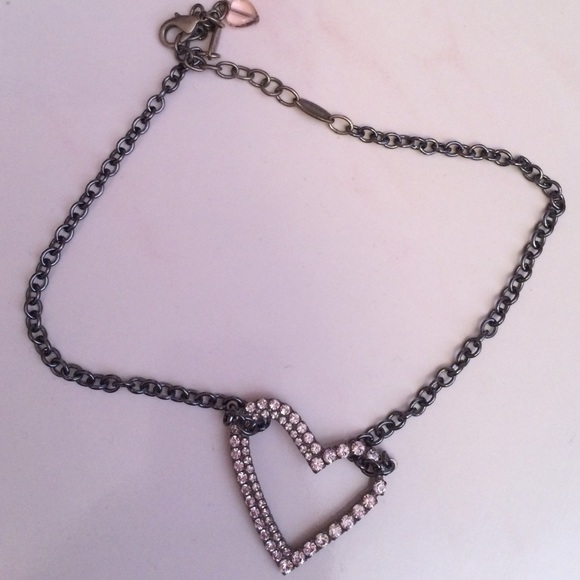 Sabika Jewelry rhinestone heart necklace w/ pouch