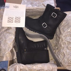 T Harwell UNISEX Ugg Black Leather Boots (Toddler)