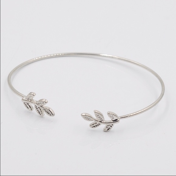 Silver plated leaves bracelet