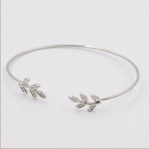 Silver plated leaves bracelet