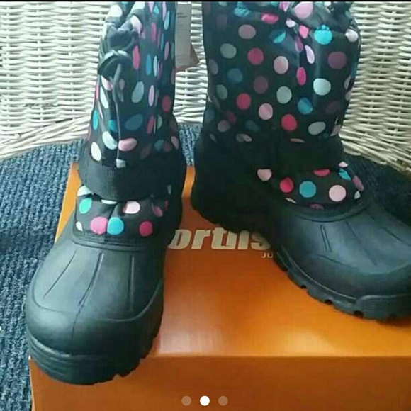 Sold @ Ⓜ Girls winter boots size 5 nwt - Picture 2 of 3