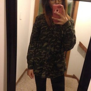 CAMO BUTTON UP