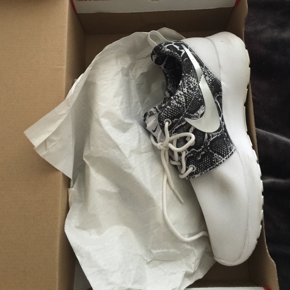 Nike roshes run