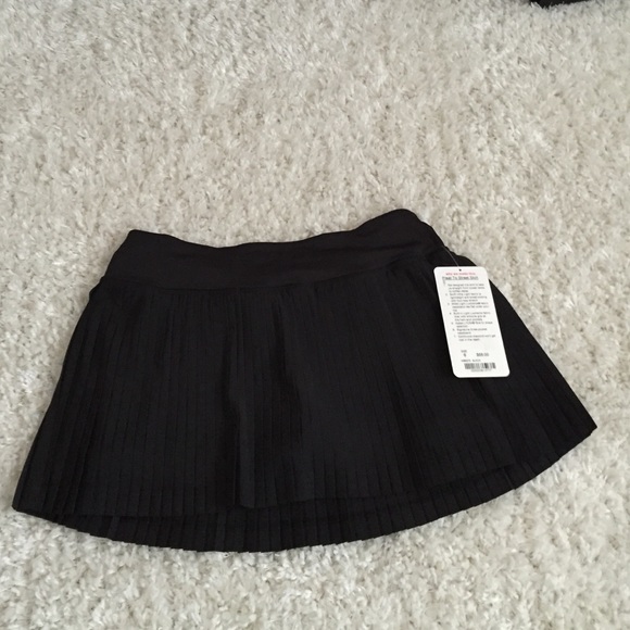 BNWT Lululemon Skirt Sz 6