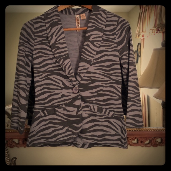 Cropped Blazer
