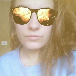 Meet your Posher, Chloe