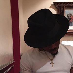 Meet your Posher, Avery