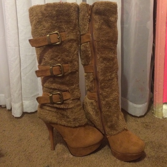 BOWN FURRY PLATAFORM BOOTS
