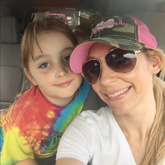 Meet your Posher, Melissa - Picture 2 of 3