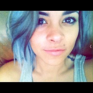 Meet your Posher, Olivia