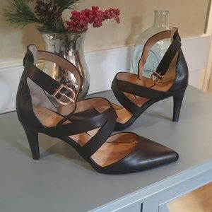 Ellen Tracy Heels