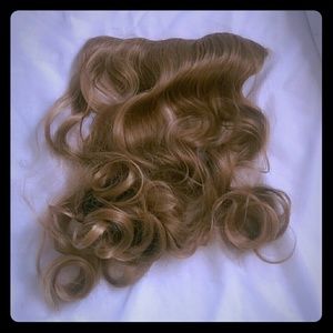 NWOT dirty blonde curly hair extensions