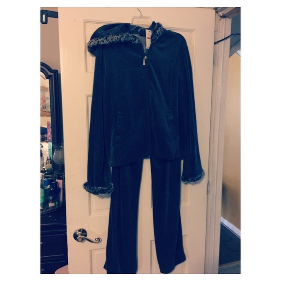 Warm Fur-Lined Sweatsuit