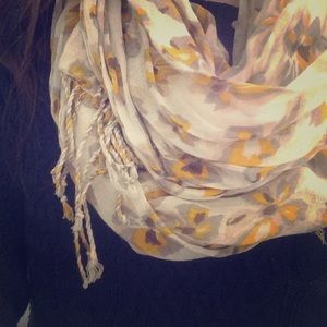 Flowered scarf