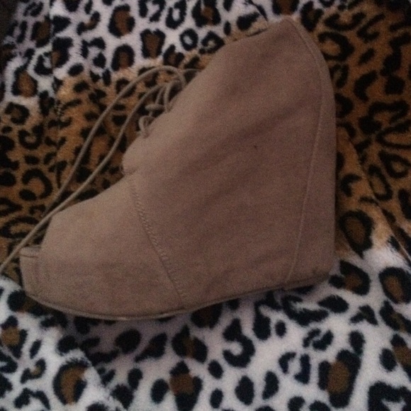 Wedge heels - Picture 2 of 2